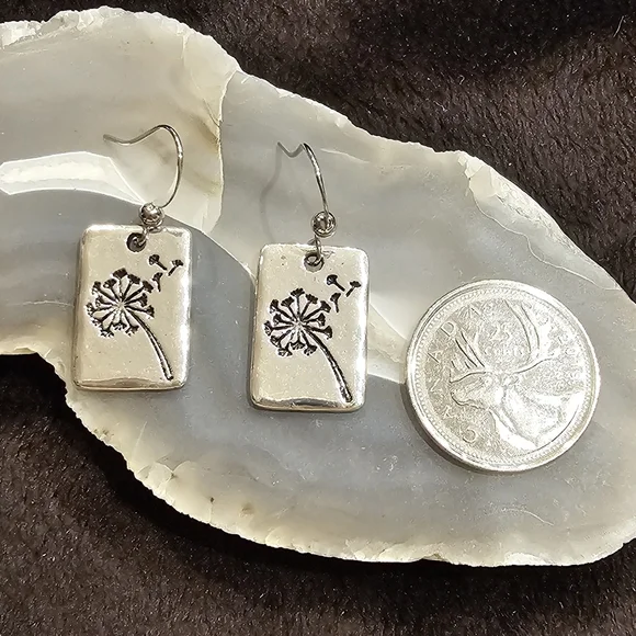 💥4 for $25💥 Dandelion Silvertone Earrings - Picture 2 of 7
